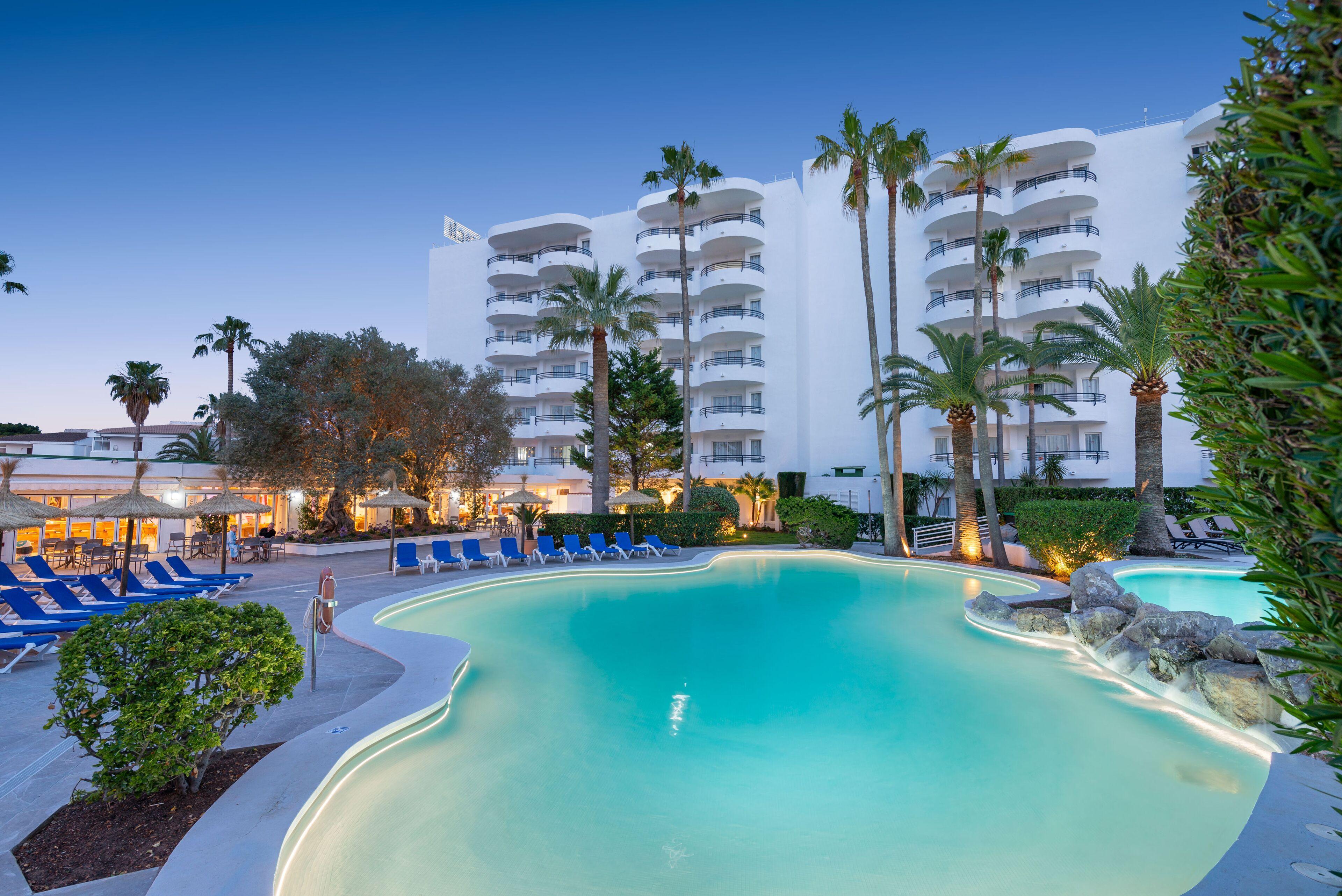 7 Hoteles Céntricos cerca de la Parroquia del Carmen que Vale la Pena Reservar