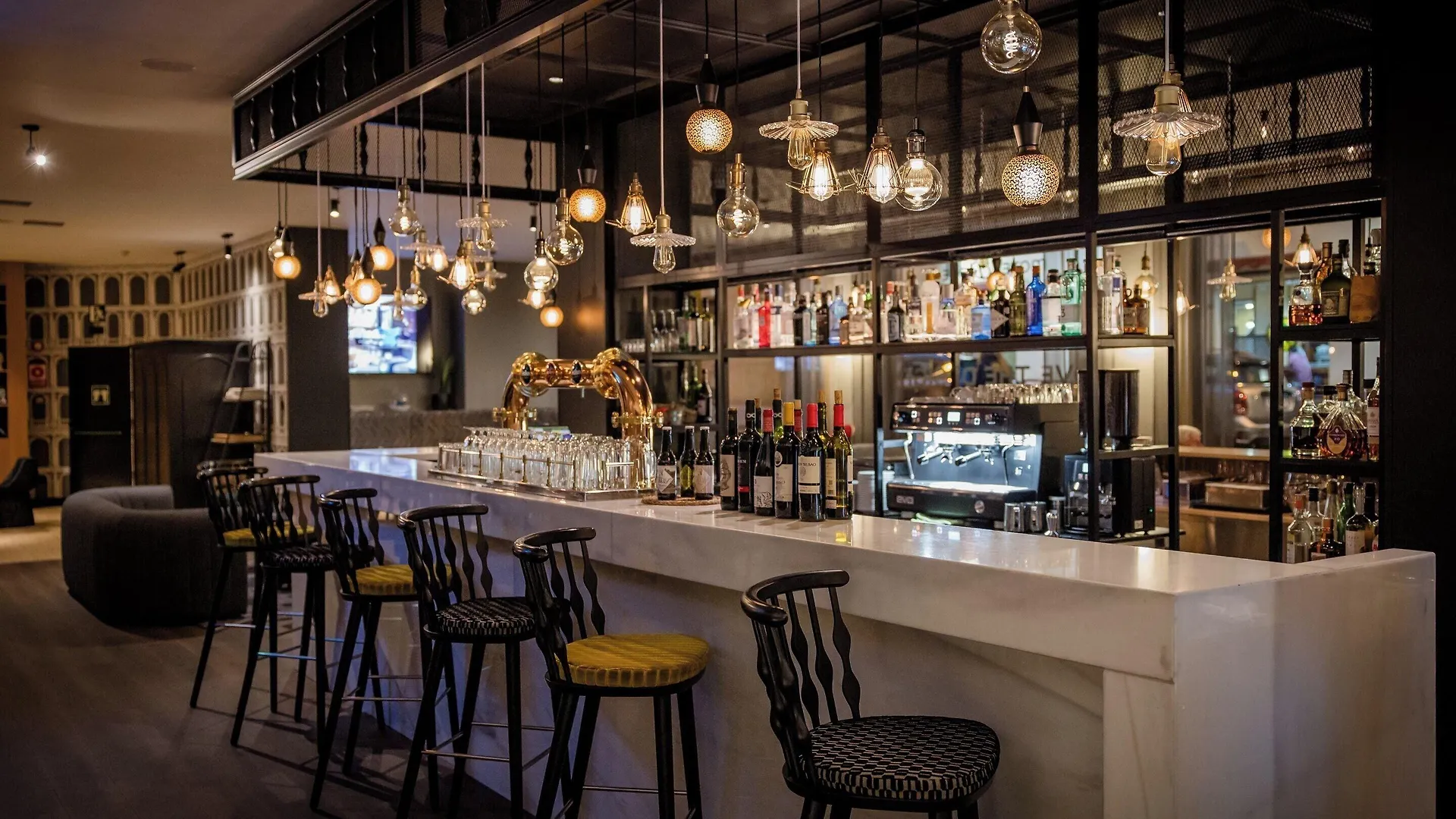 Hospedarse en Malasaña: 9 Hoteles con Servicios Resort Comparados