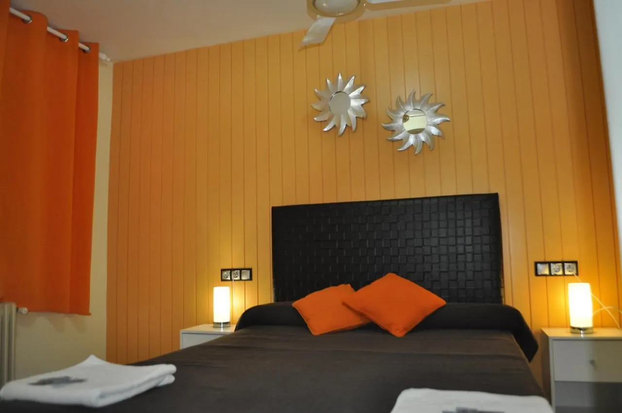 9 Hoteles Céntricos cerca de Platja Empuriabrava con Acceso Directo