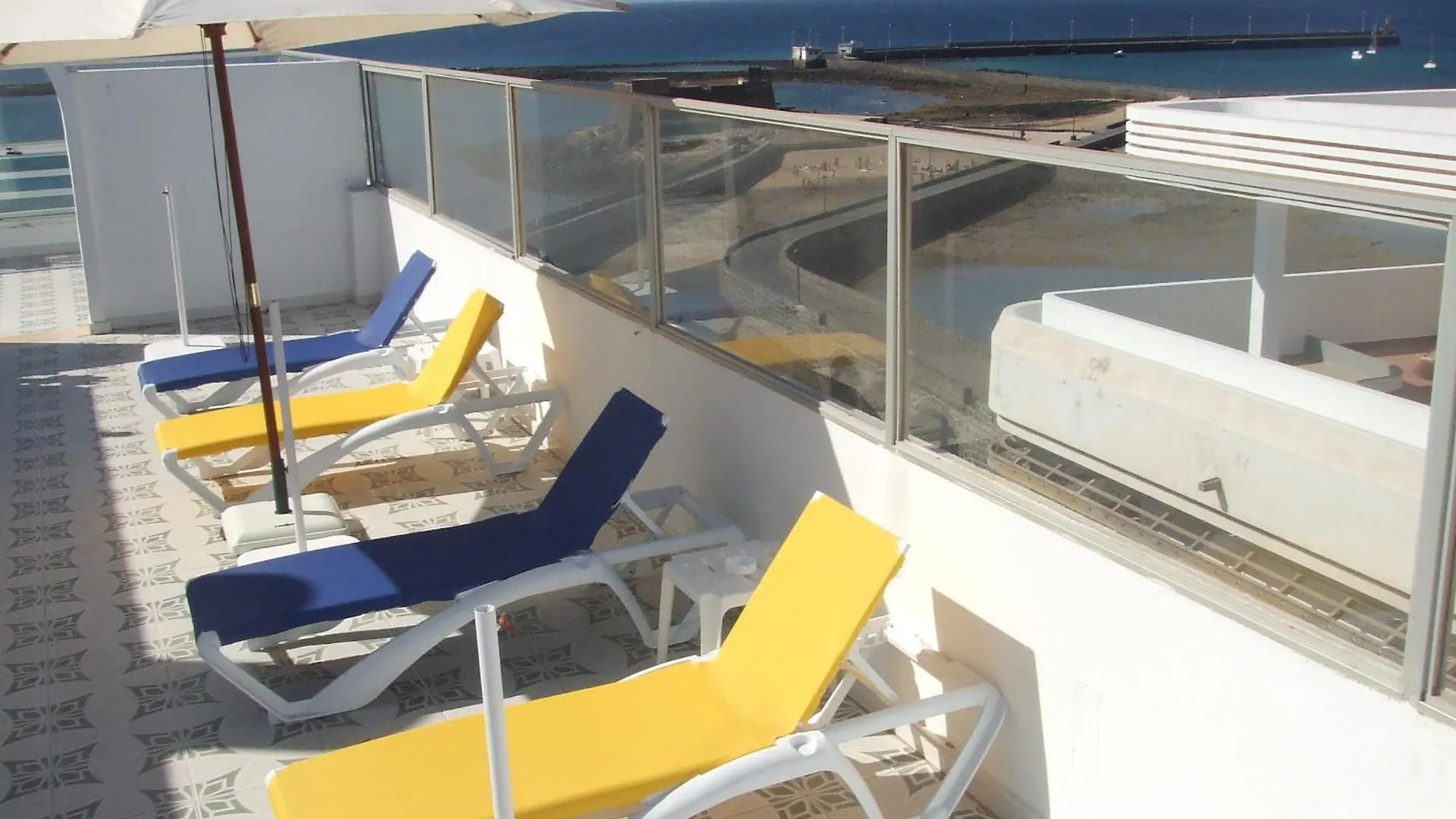 4 Hoteles de Playa cerca de la Fundación César Manrique con Acceso Fácil