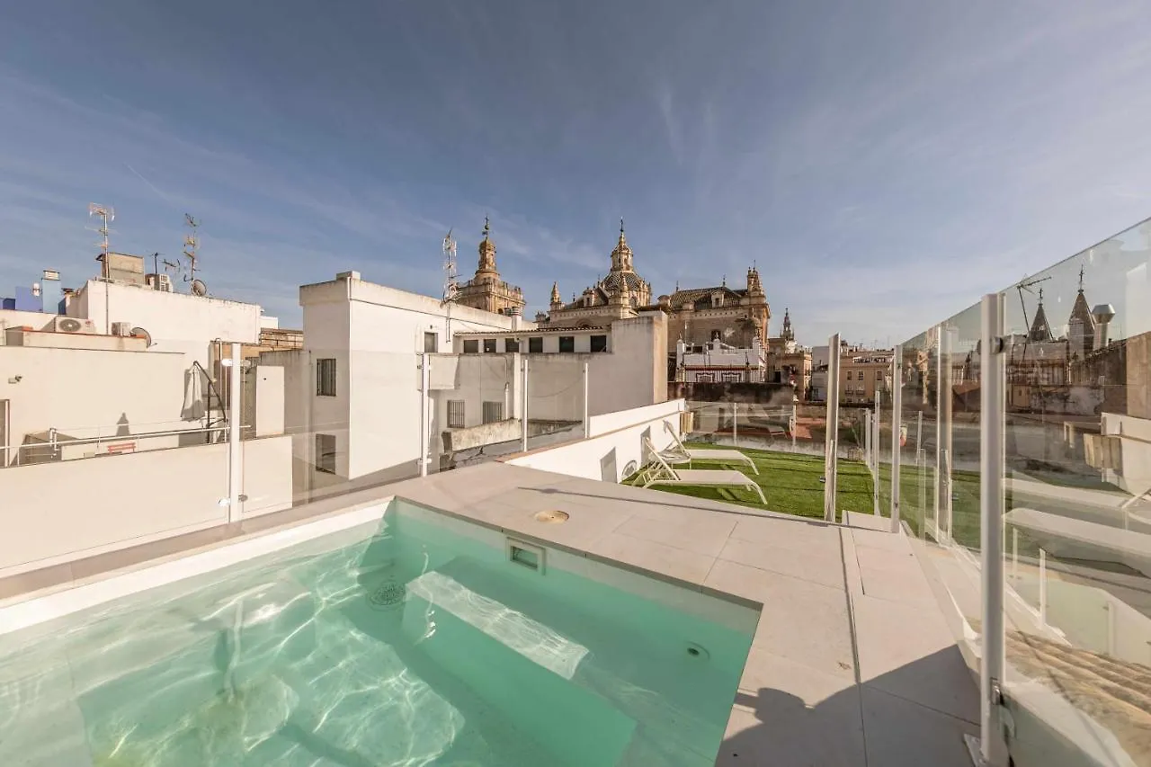 7 Hoteles con Acceso al Aeropuerto cerca de Torre del Oro