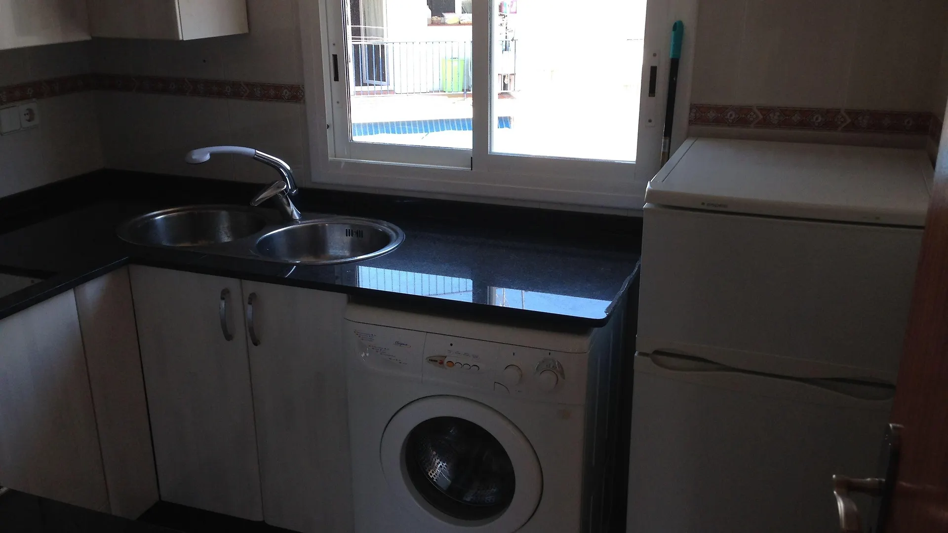 10 Hoteles Céntricos en Sitges cerca de Bodegas Güell